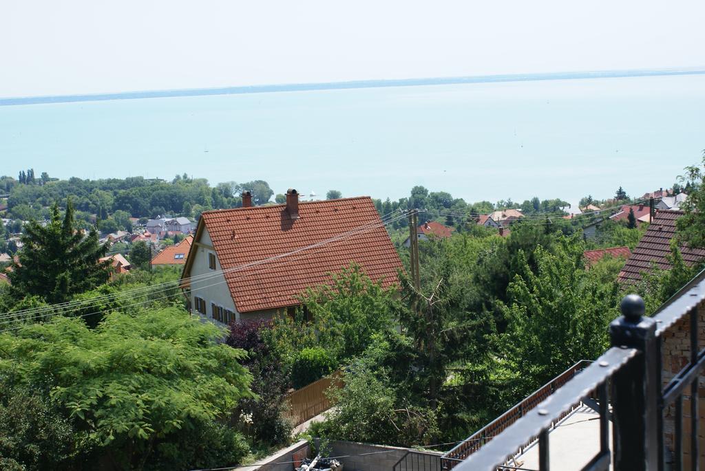 Sargarigo Apartman Haz Hotel Balatonalmádi Zewnętrze zdjęcie