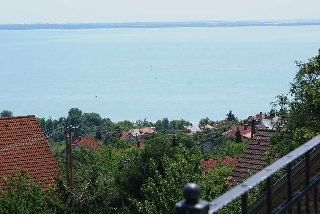 Sargarigo Apartman Haz Hotel Balatonalmádi Zewnętrze zdjęcie